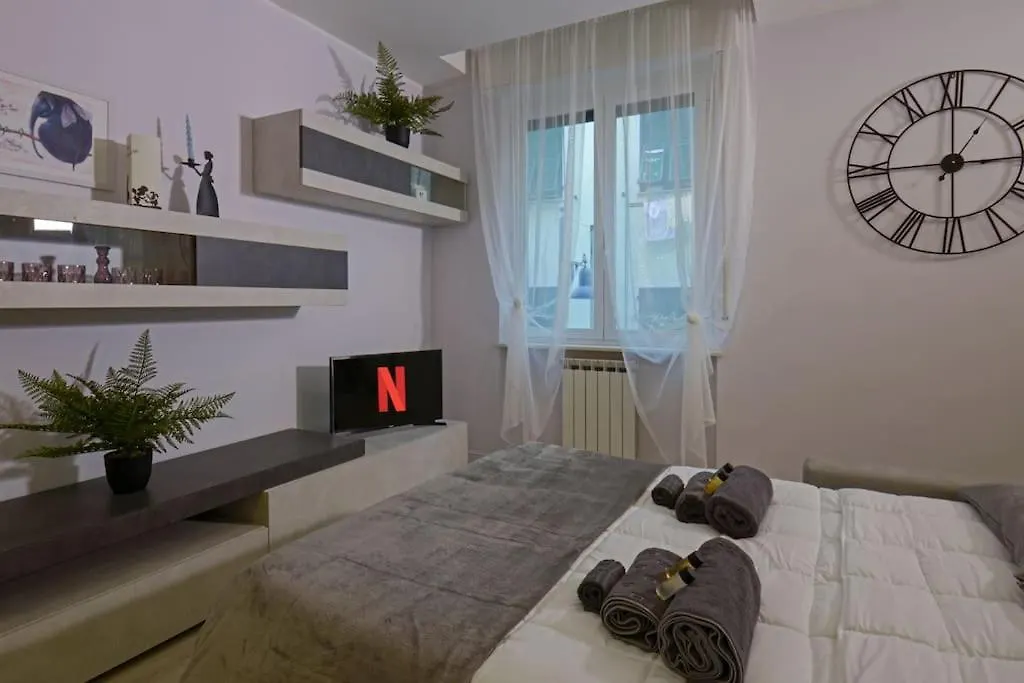 Suite In Centro Storico Porto Di Savona-Spiagge